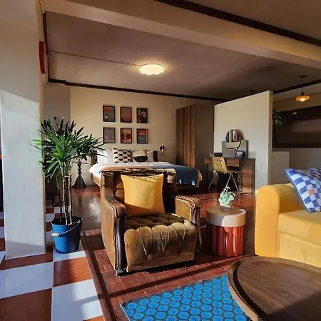Best River View, Retro Vibe Studio Apartment - Bangkok Old Town