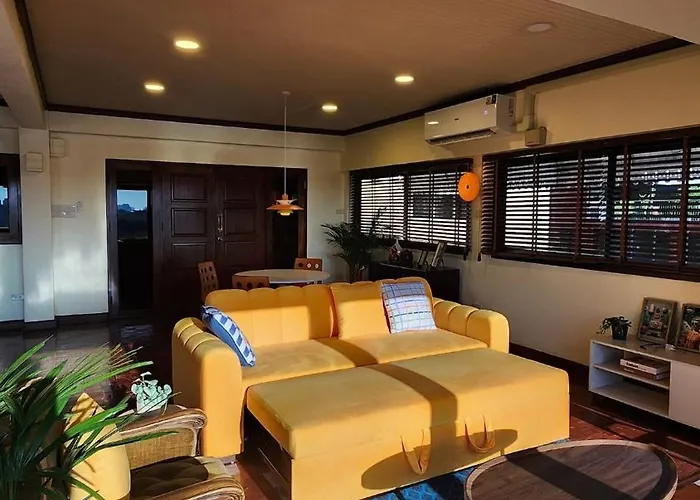 River View, Retro Vibe - Old Town Apartment